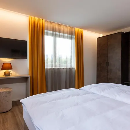 Lorenzhaus Exclusive *