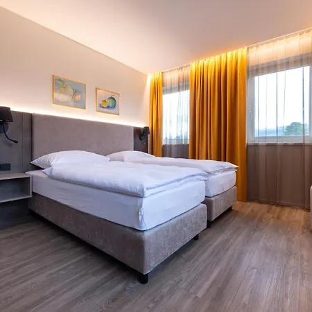 Lorenzhaus Exclusive *